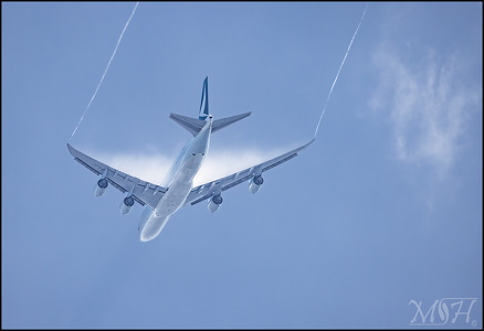 Plane contrail